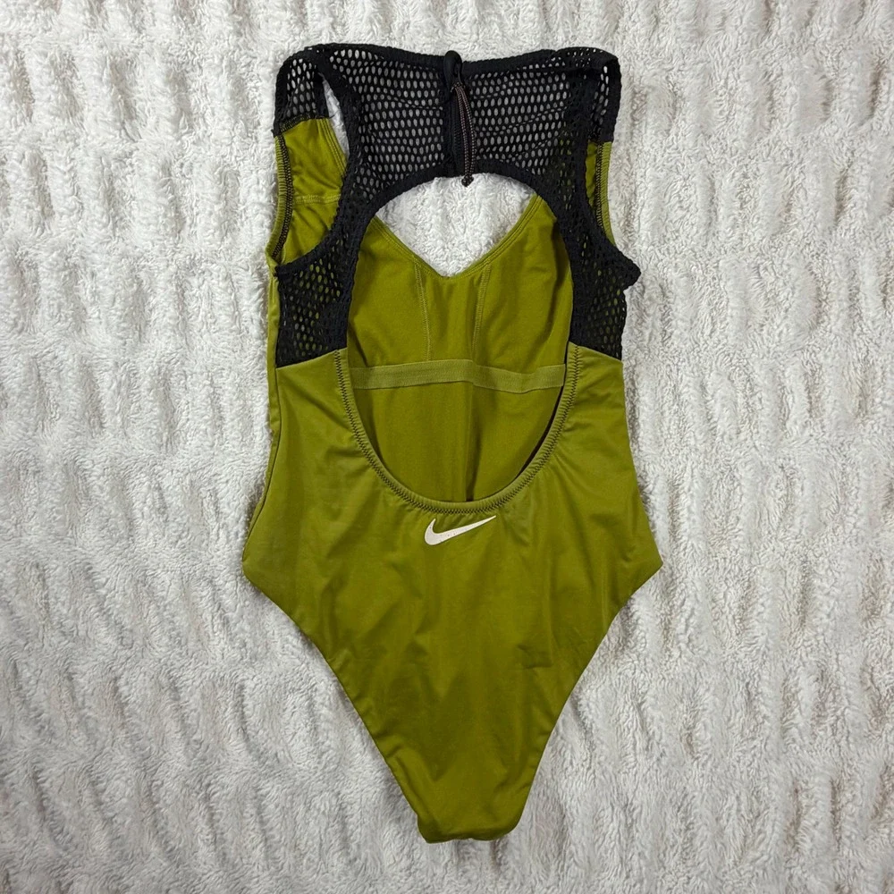 Nike performance one